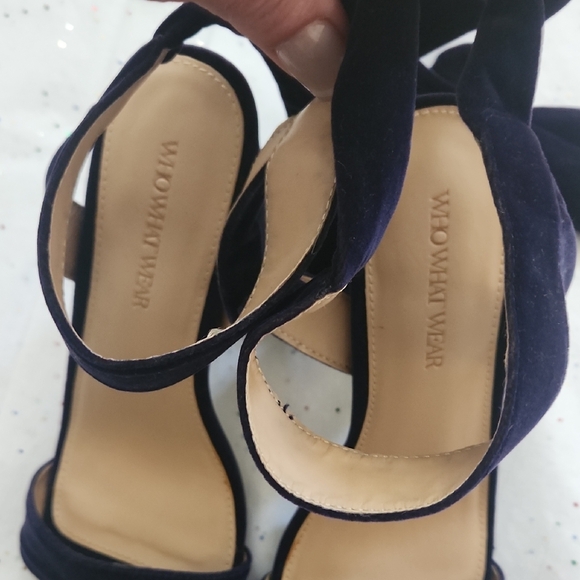Who What Wear Navy Velvet Heels - Picture 6 of 7